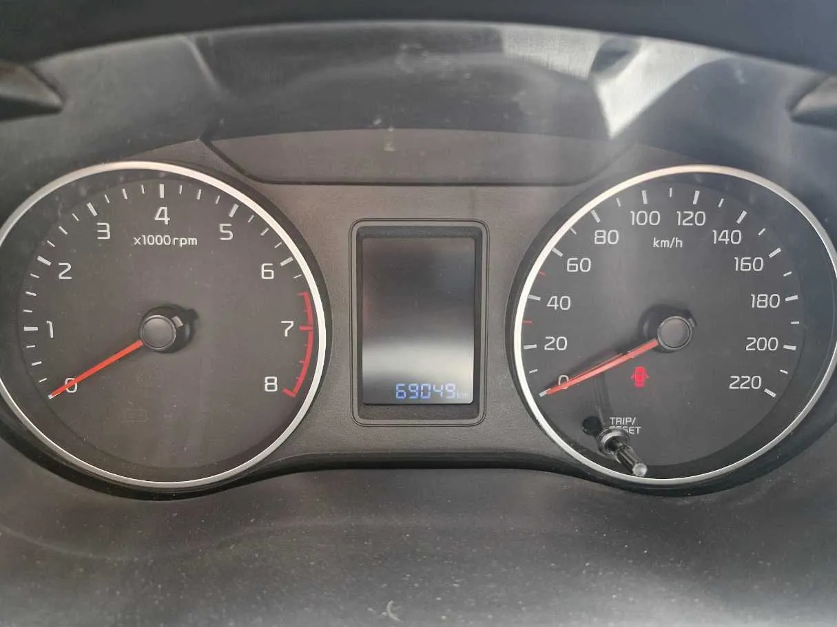 Car image 9
