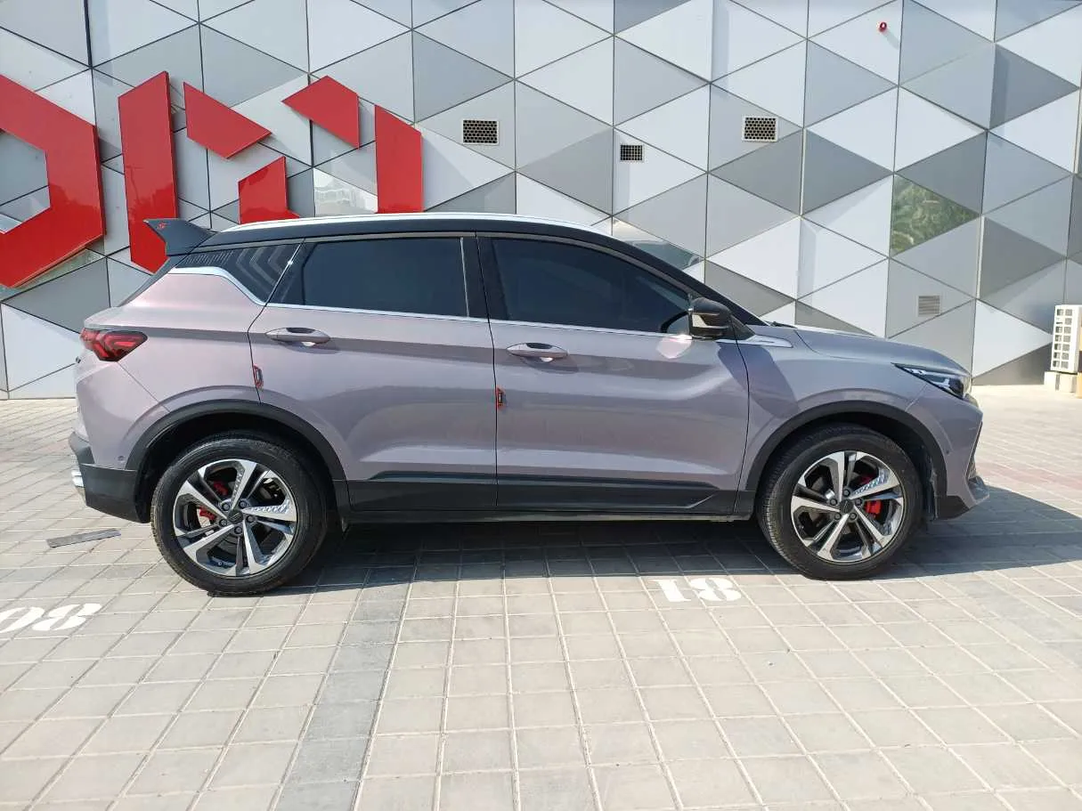 Car image 4