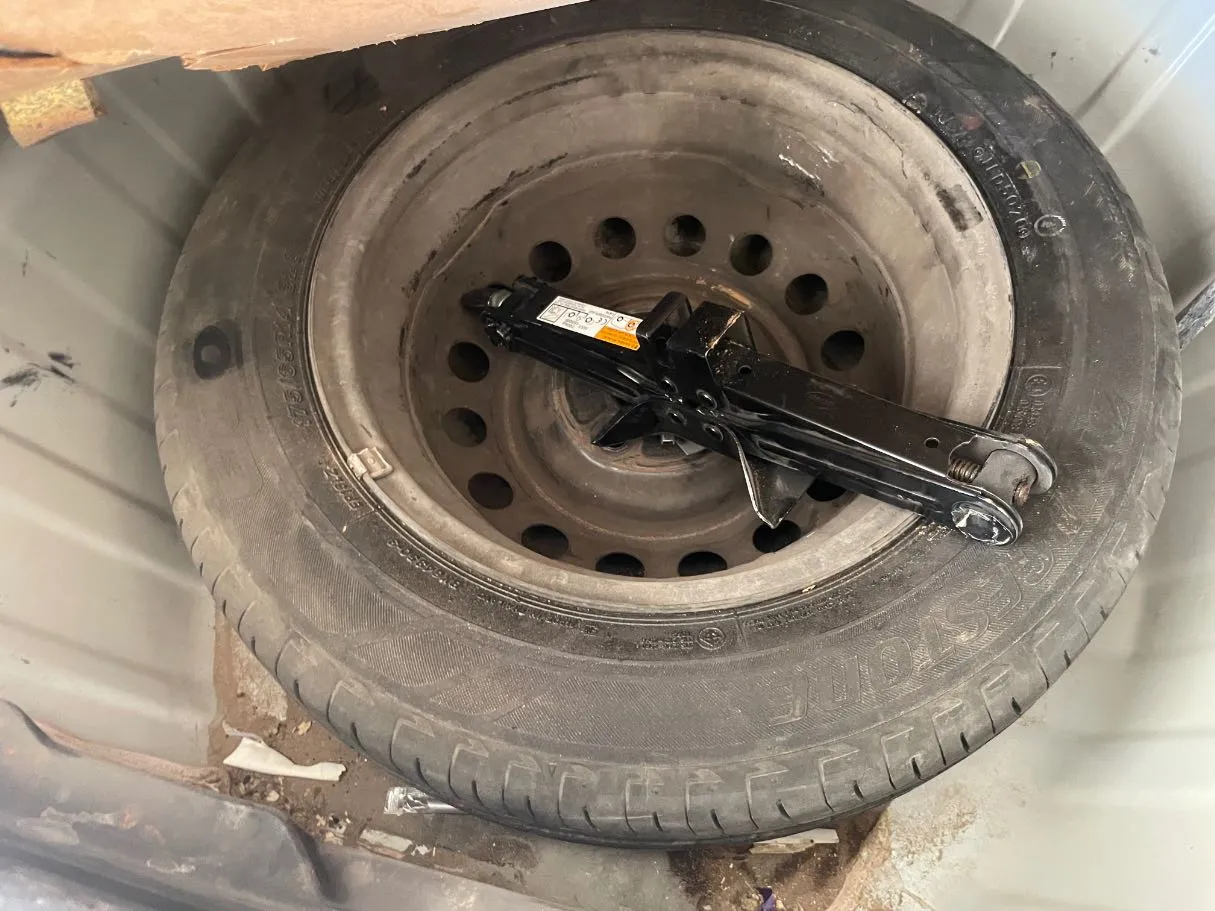 Car image 22