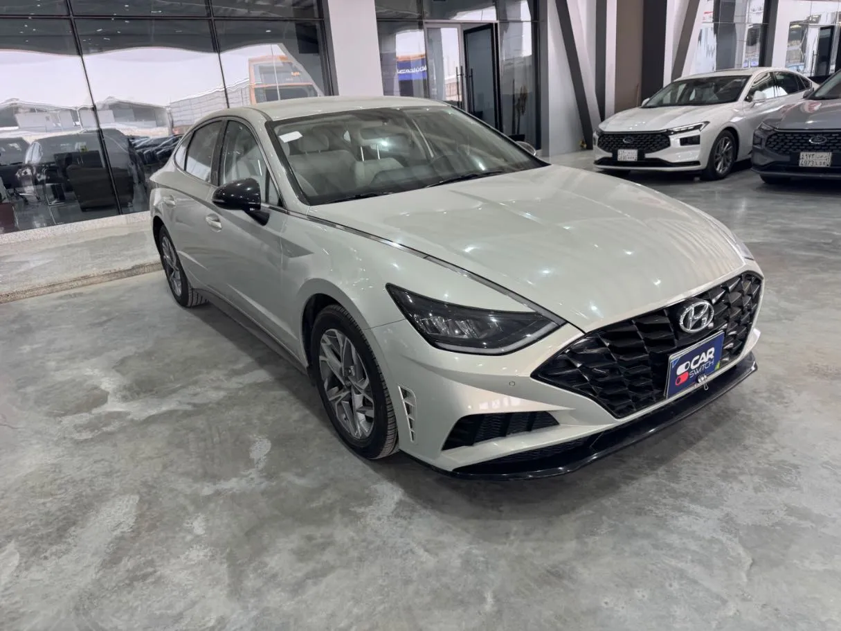 Car image 3