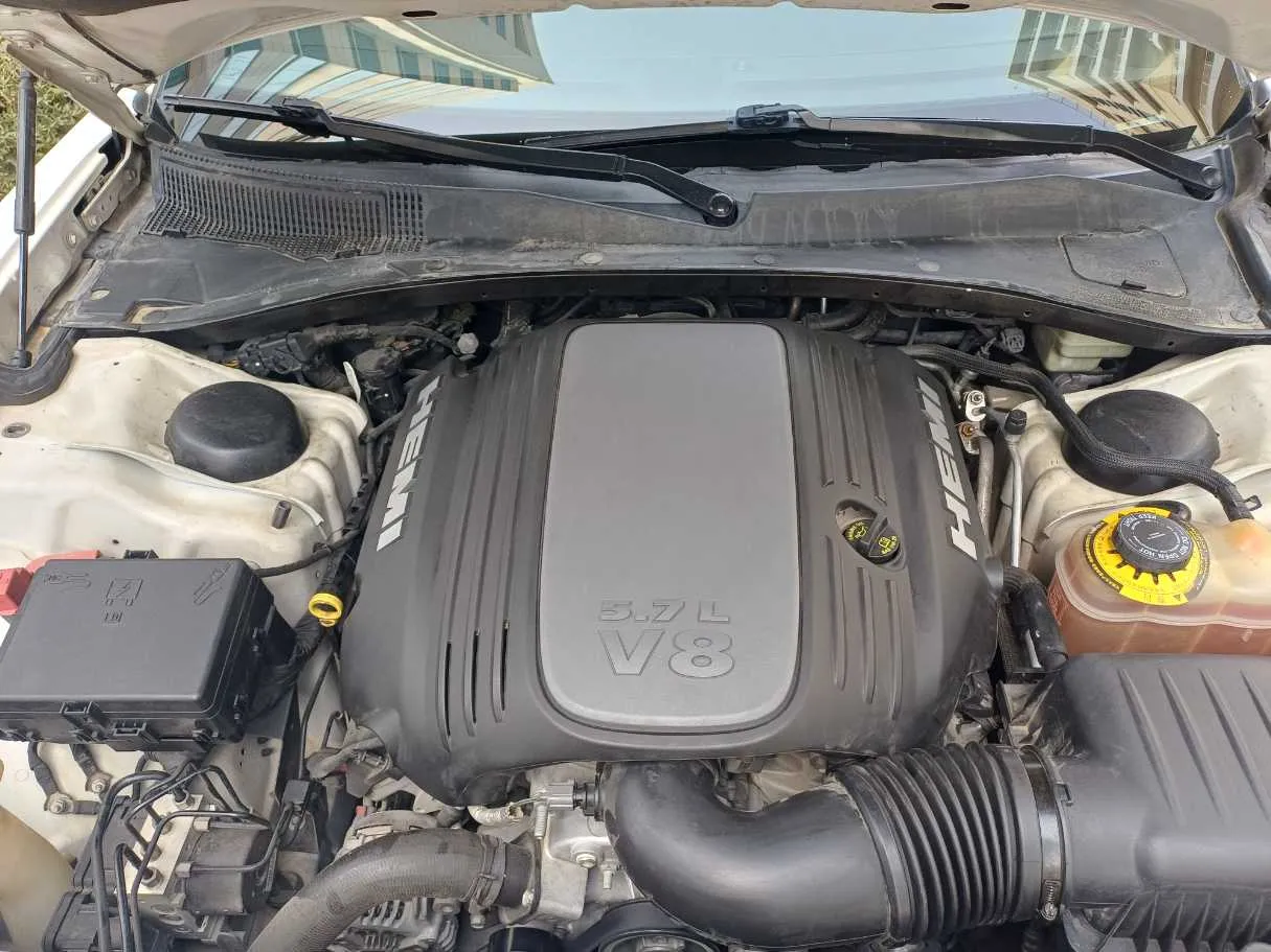 Car image 26