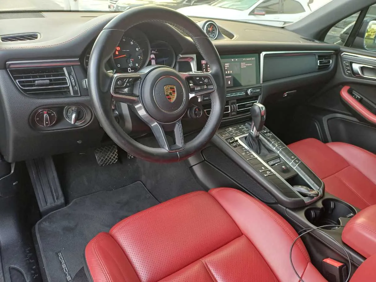 Car image 11