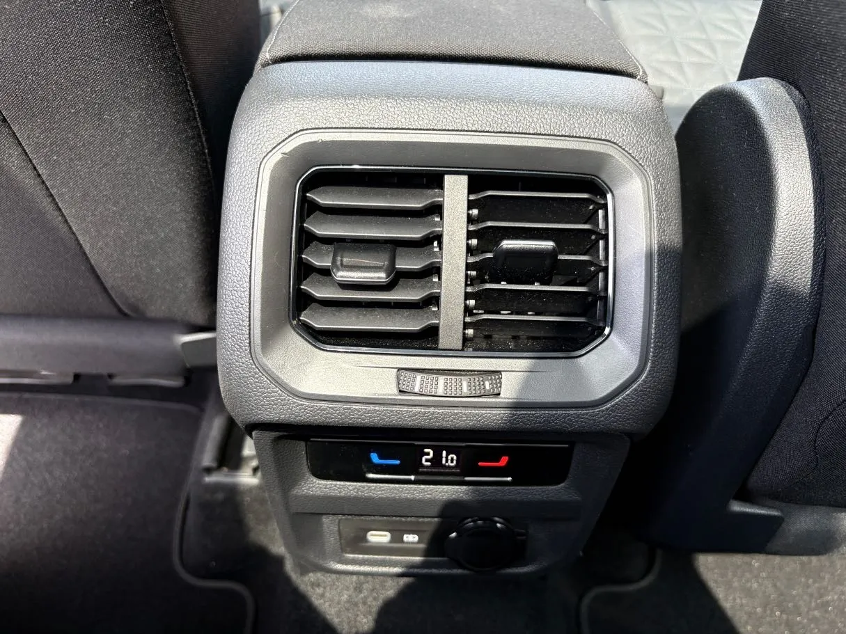 Car image 29