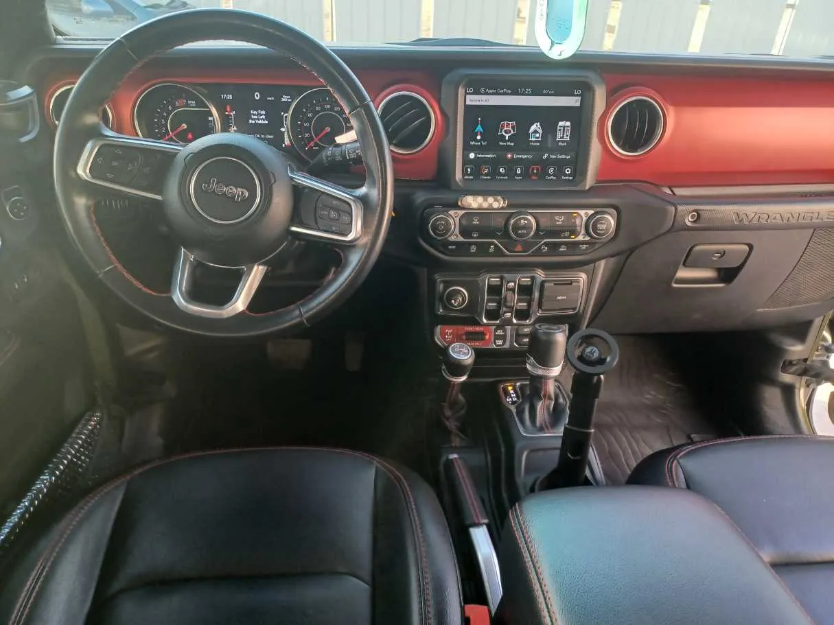 Car image 16