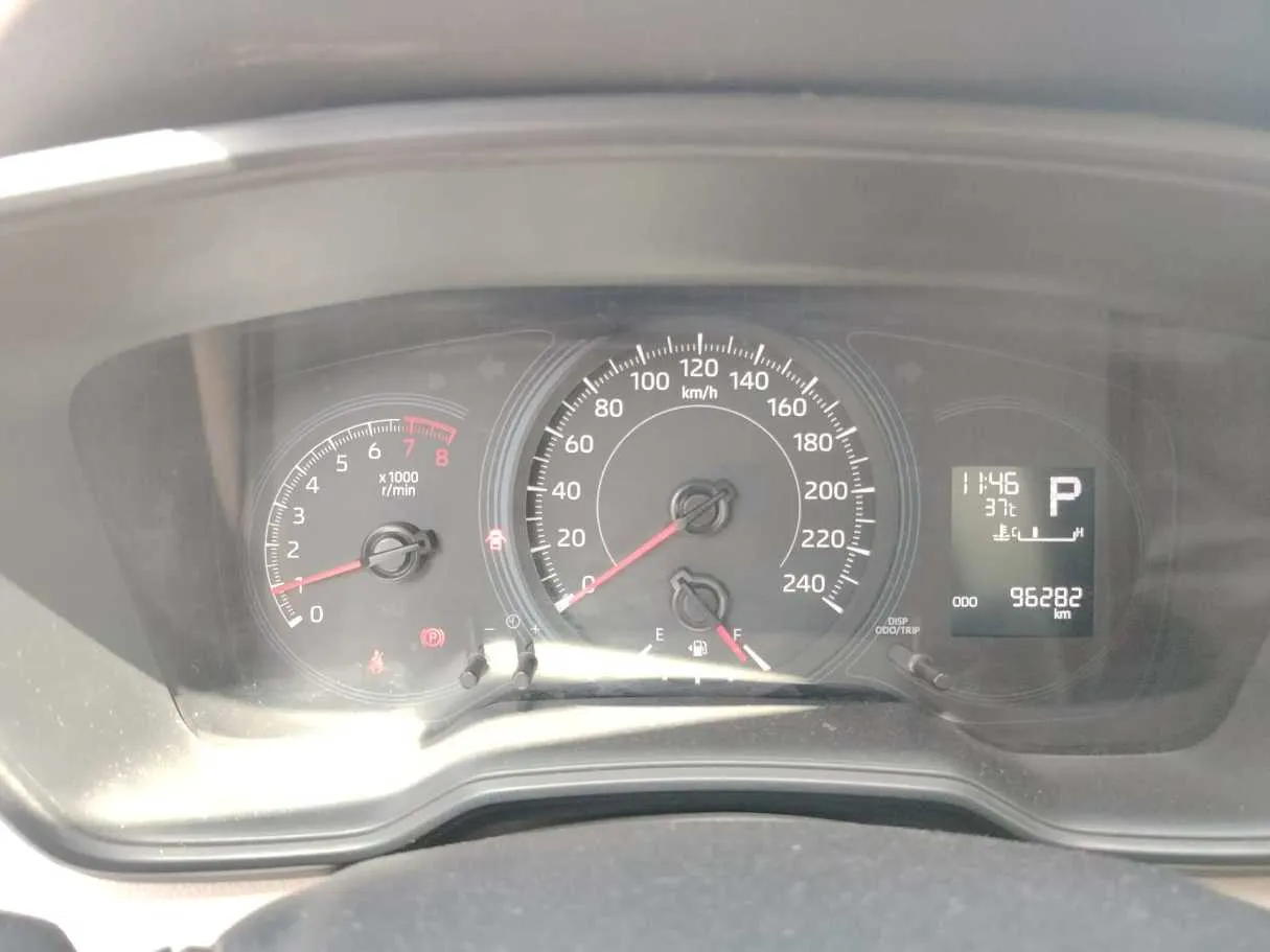 Car image 25