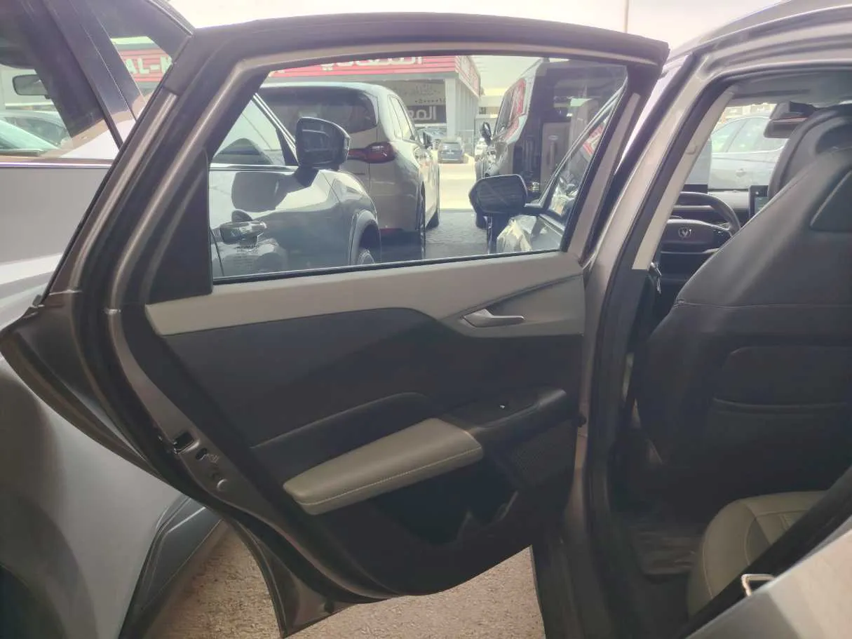Car image 20