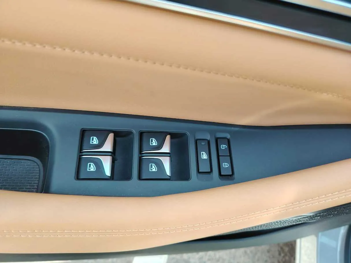 Car image 40