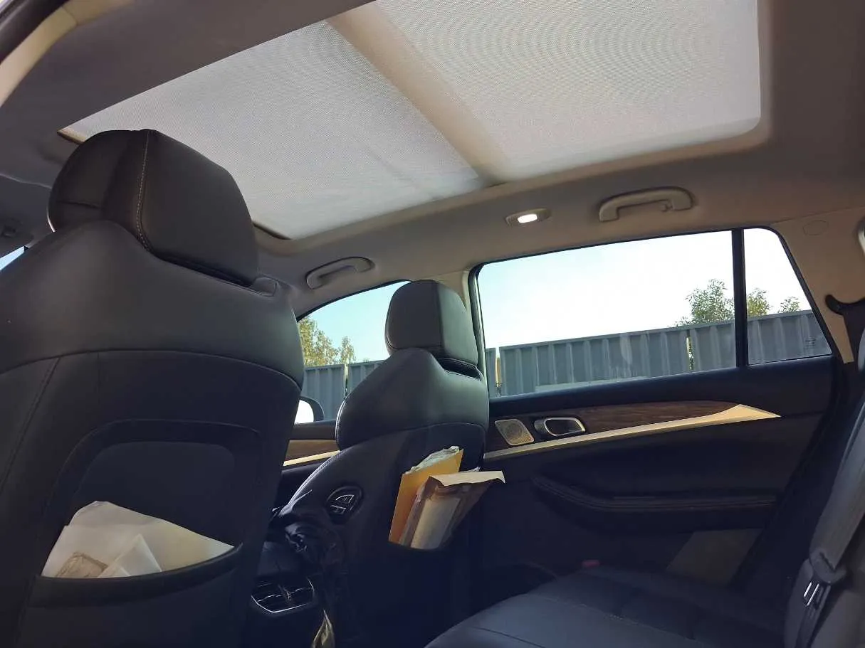 Car image 14