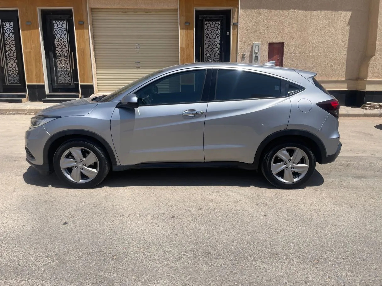 Car image 8