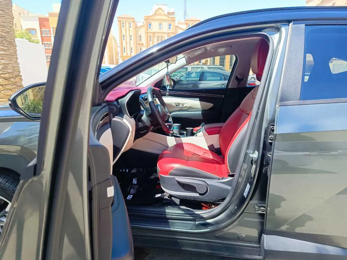 Car image 12