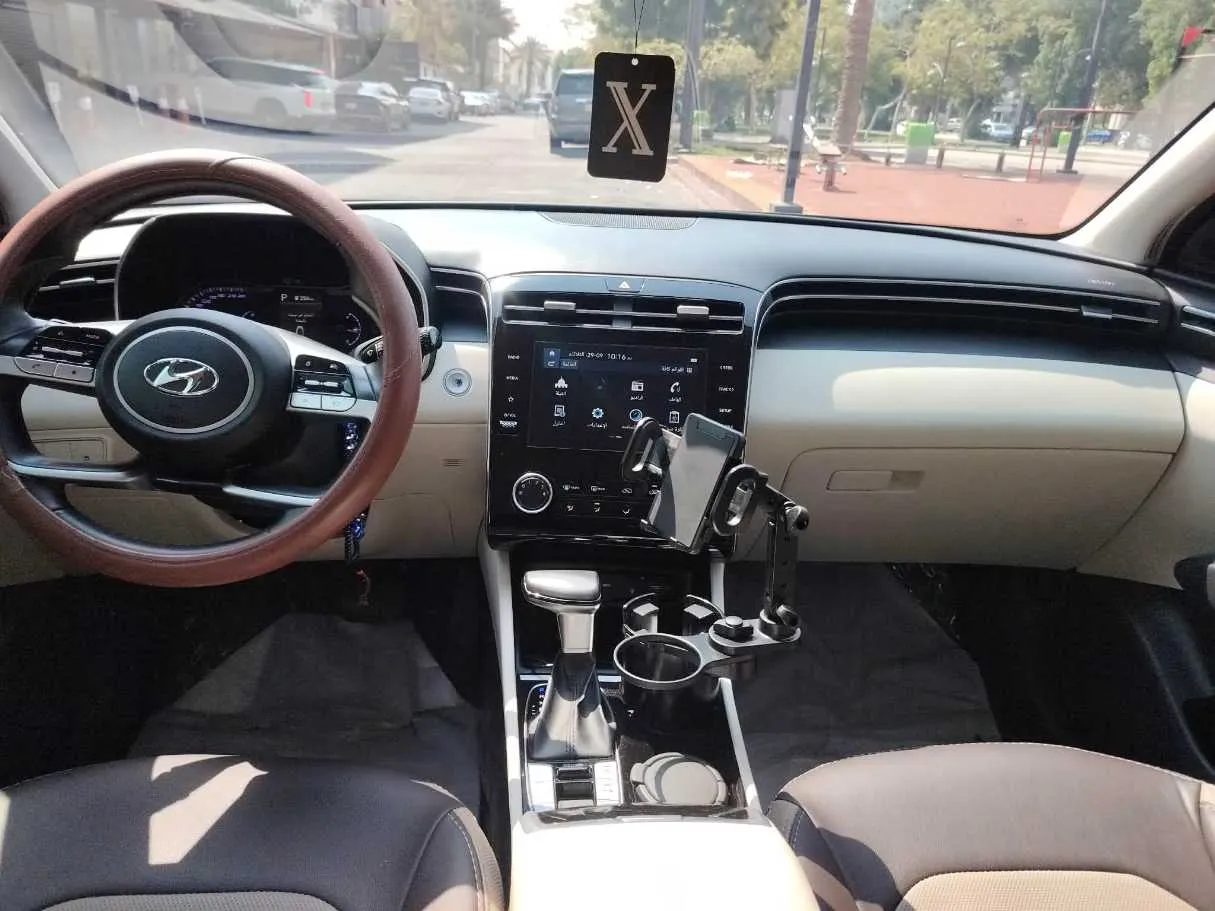 Car image 23