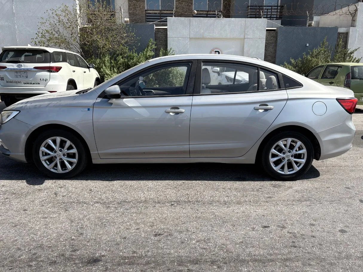 Car image 8