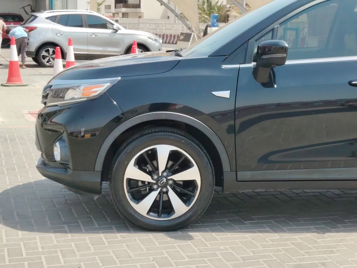 Car image 9