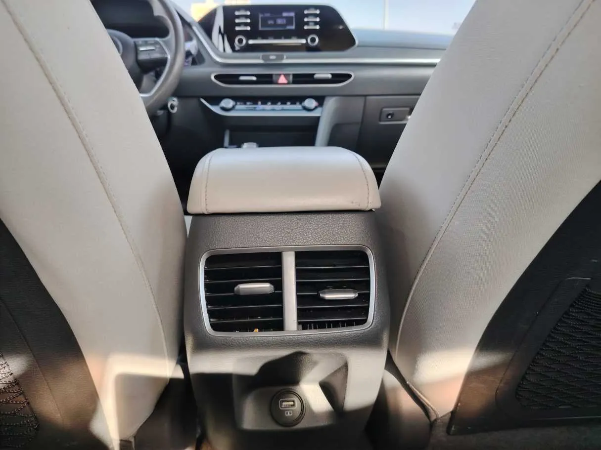Car image 24