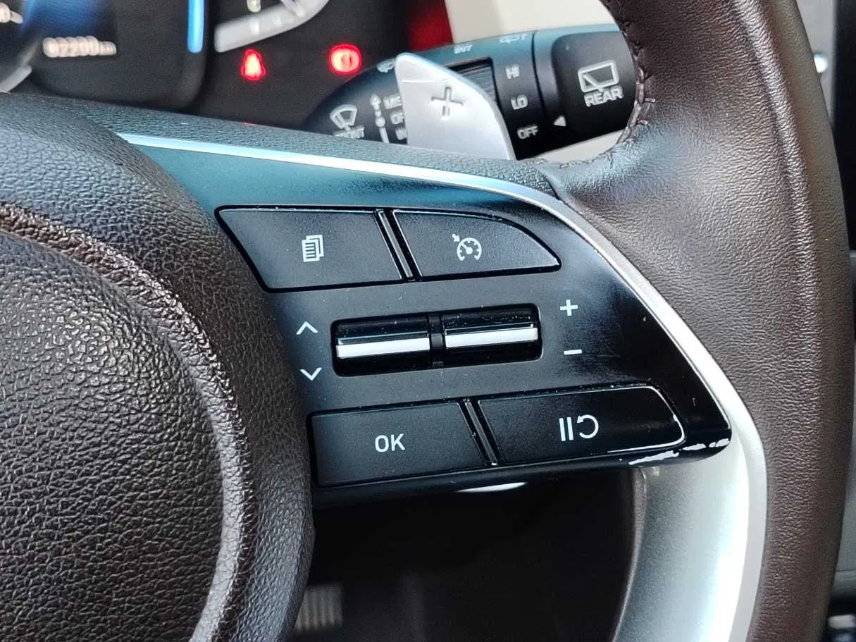 Car image 30