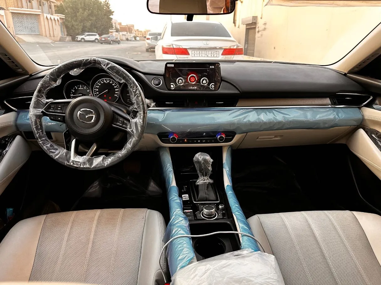 Car image 16