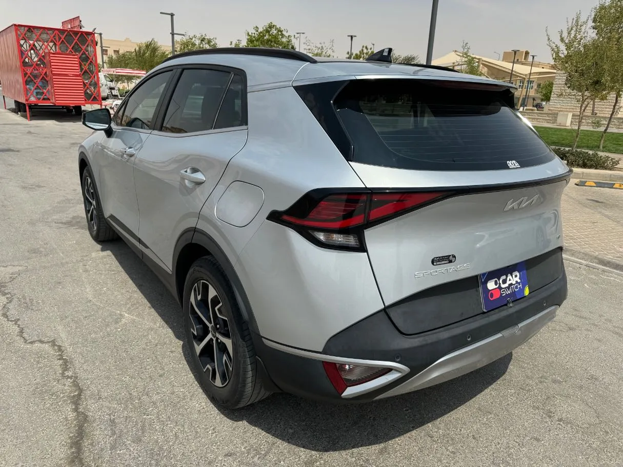 Car image 7