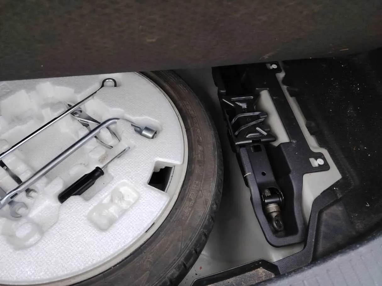 Car image 38