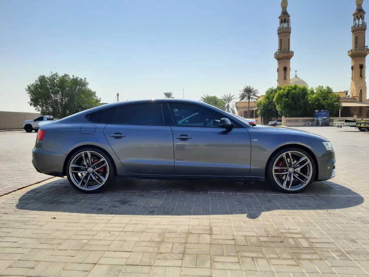 Car image 8
