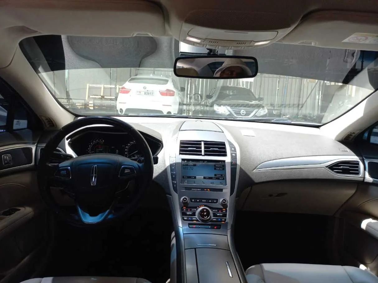 Car image 14