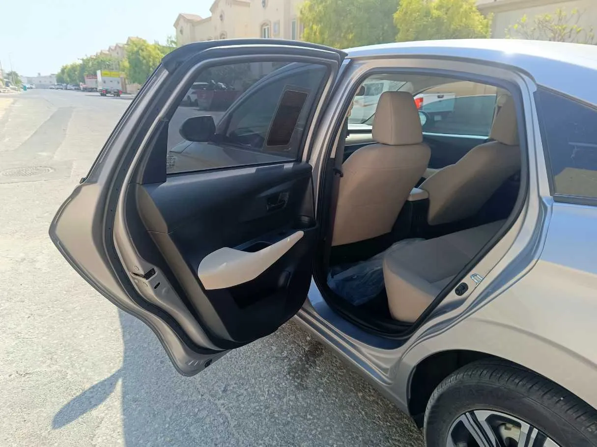 Car image 16