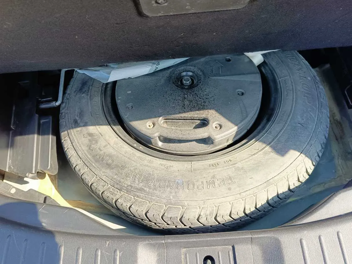 Car image 37