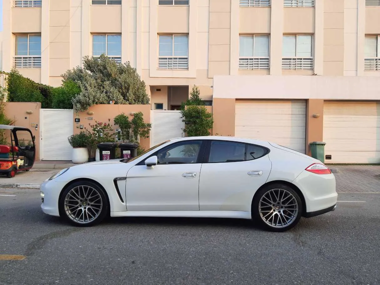 Car image 8