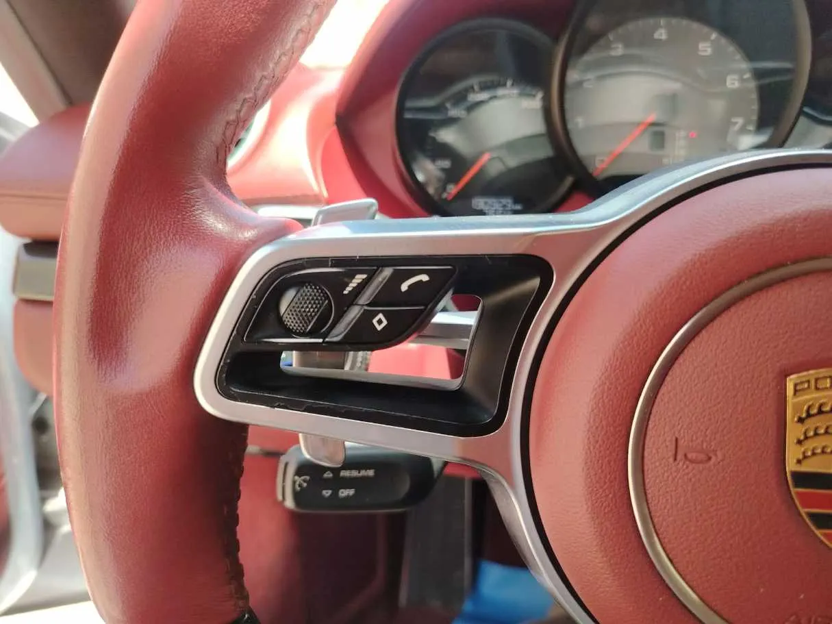 Car image 22