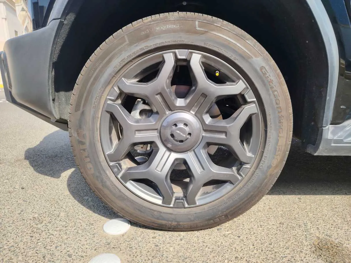 Car image 9