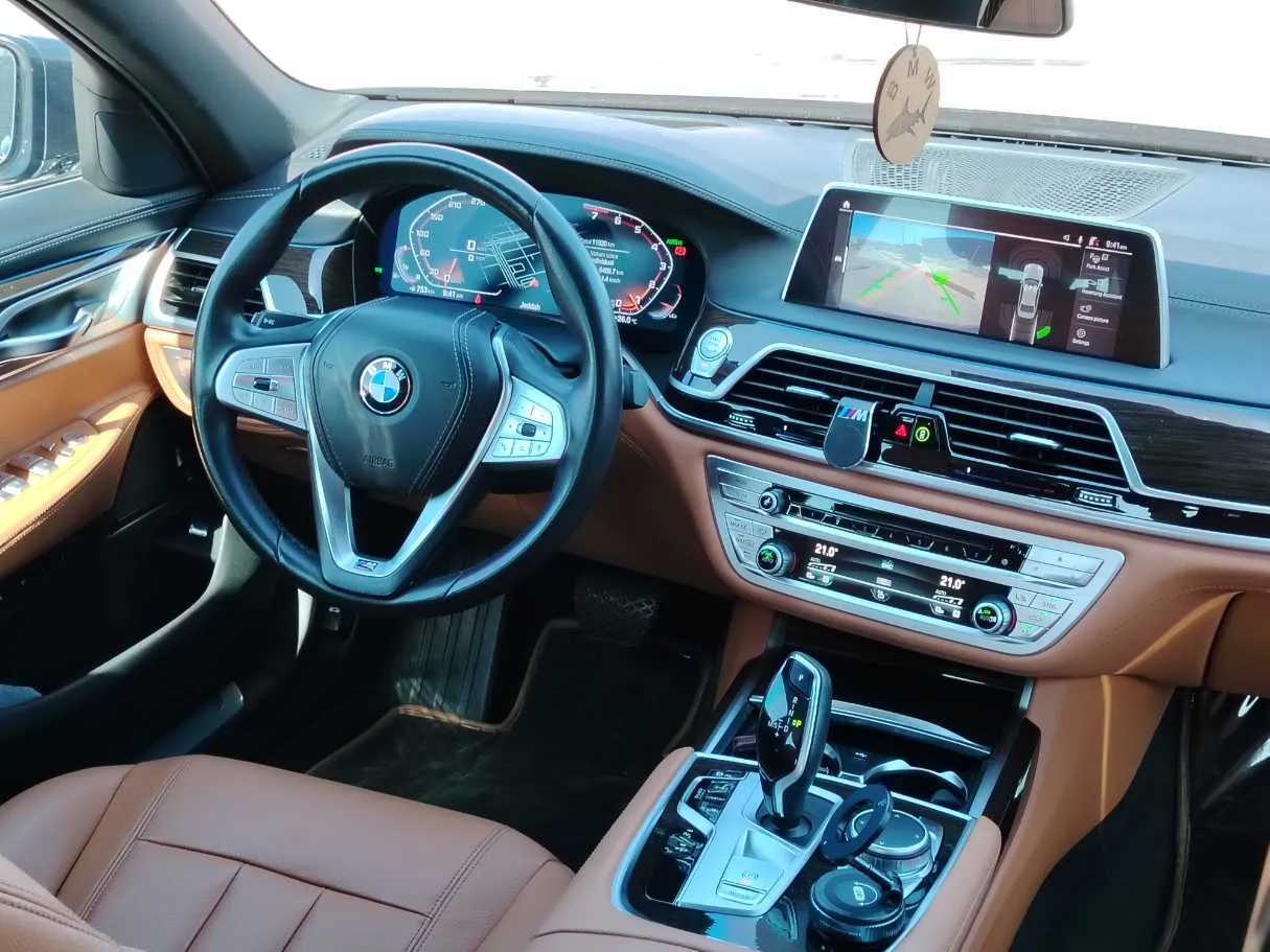 Car image 23