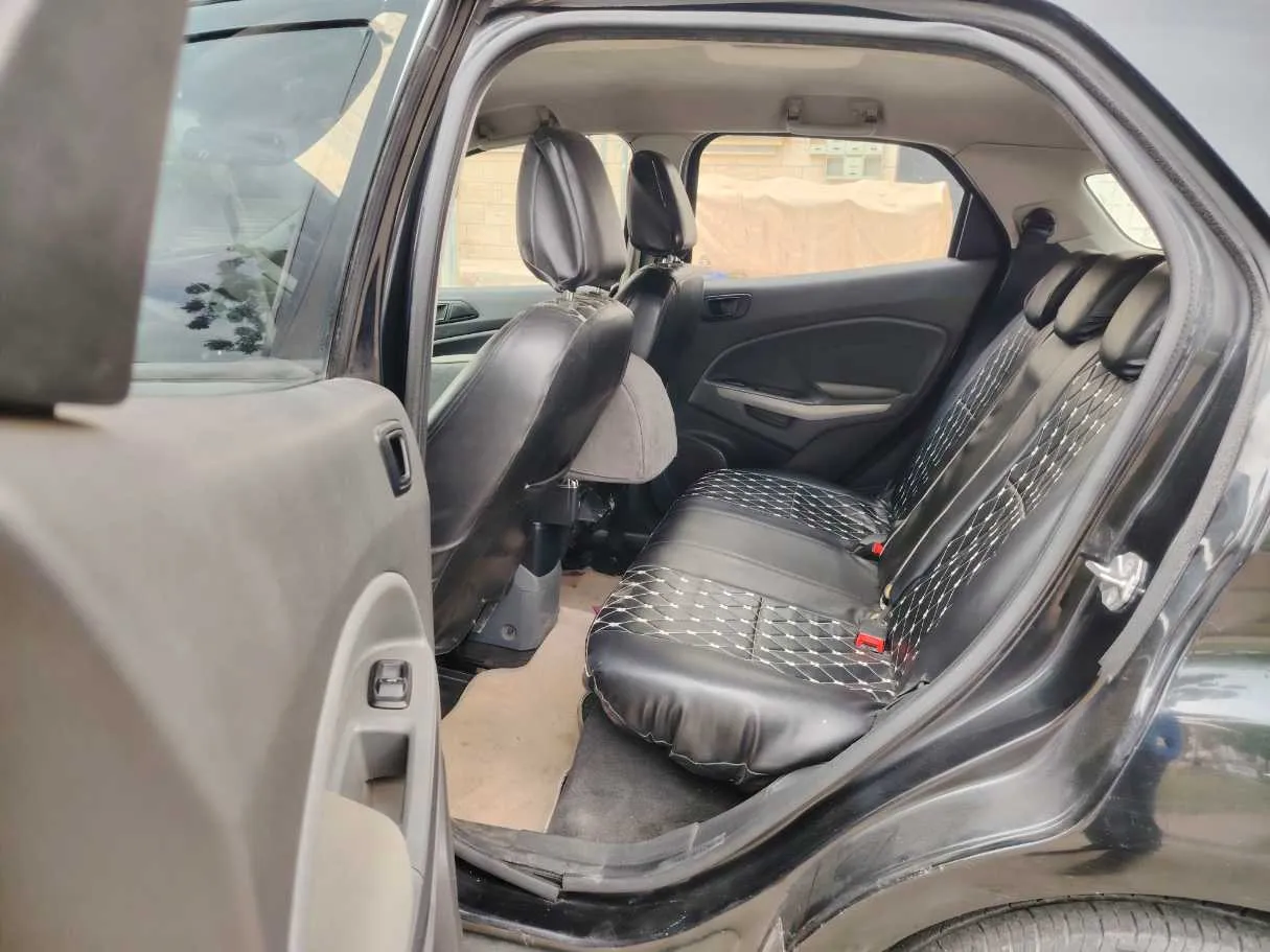 Car image 15