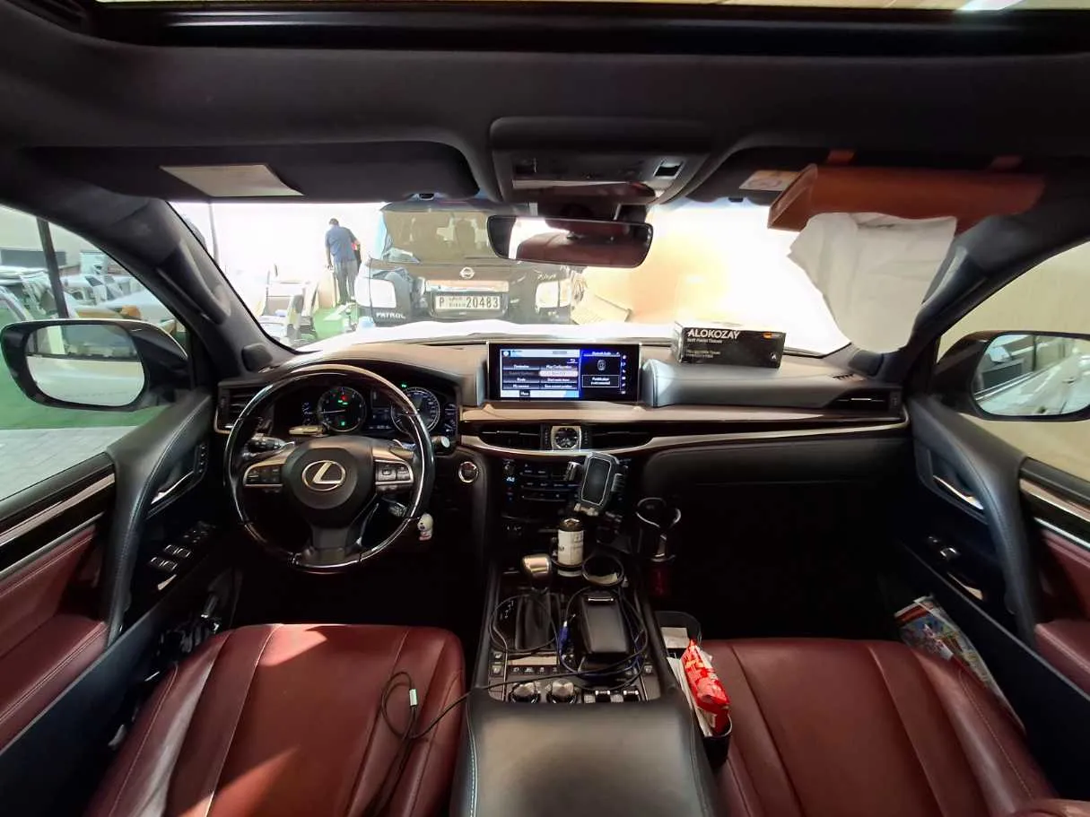 Car image 17
