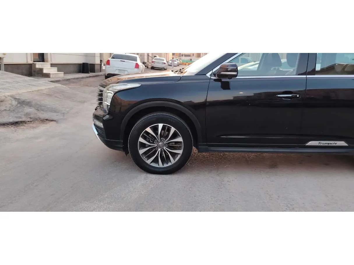 Car image 9