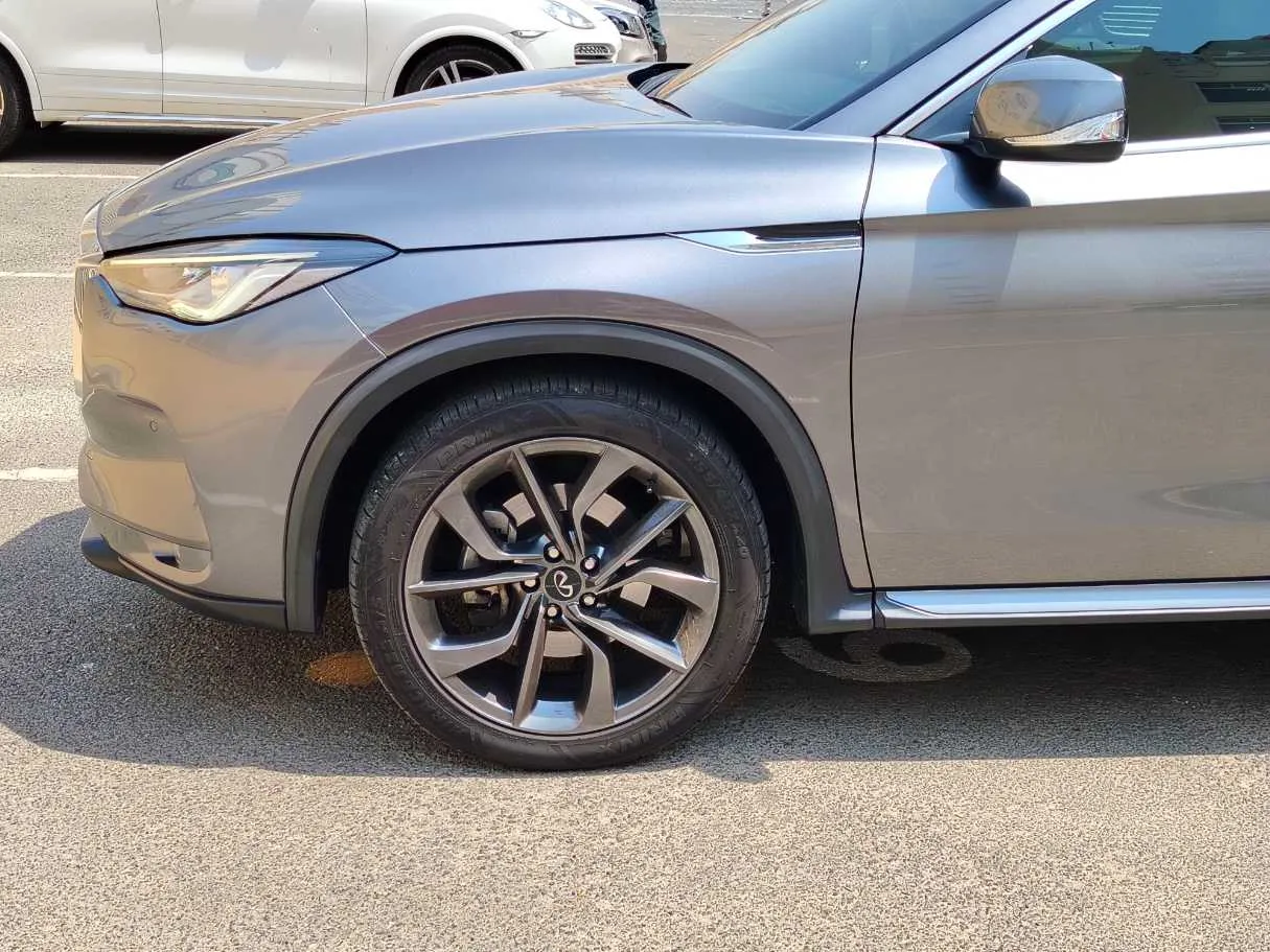 Car image 9
