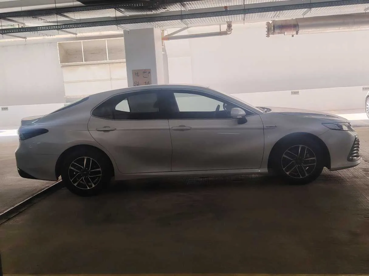 Car image 4
