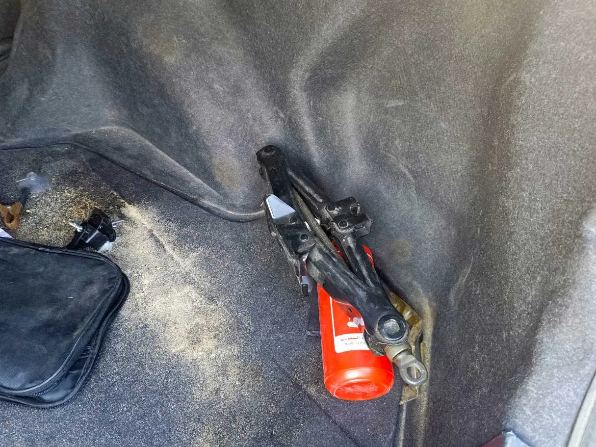 Car image 28