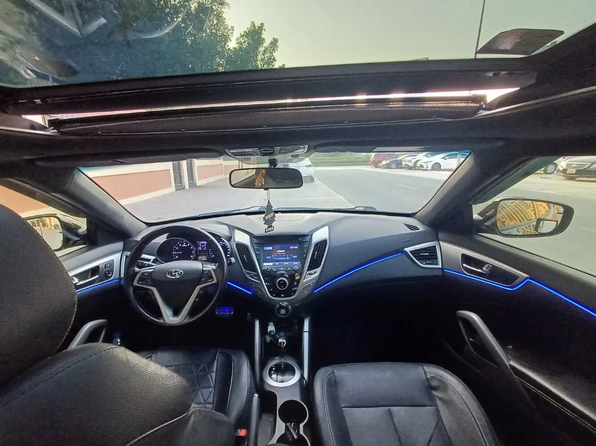 Car image 14