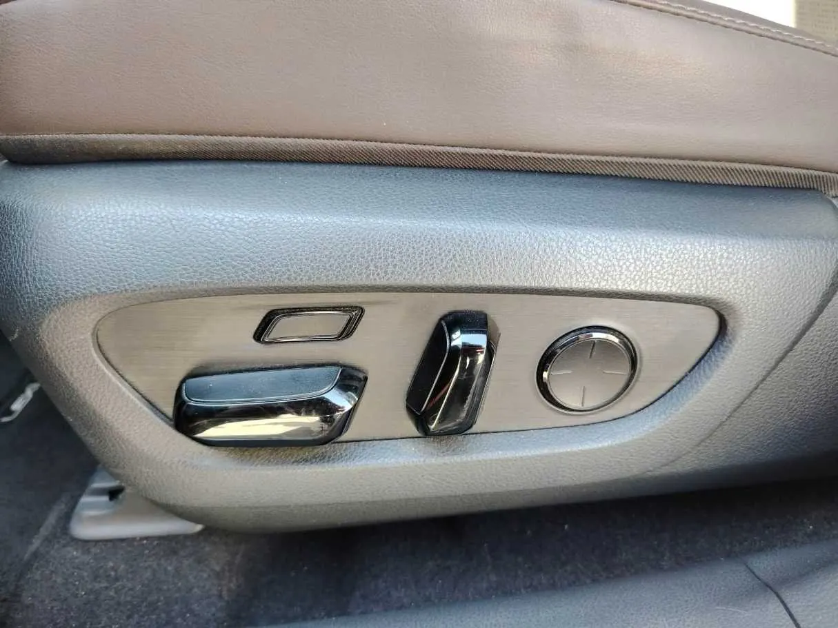 Car image 39