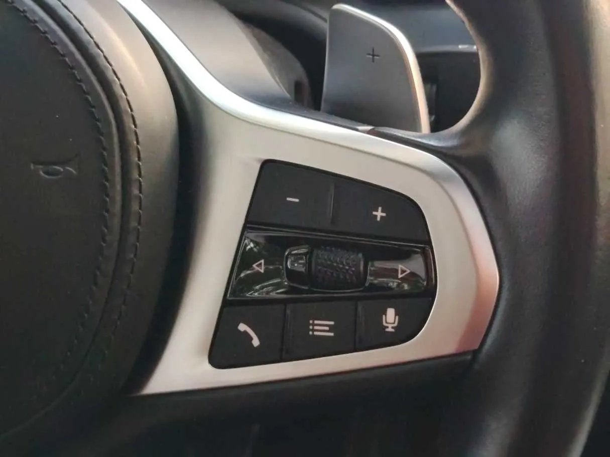 Car image 30