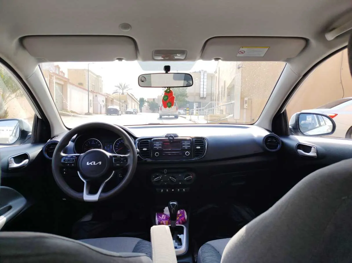Car image 16