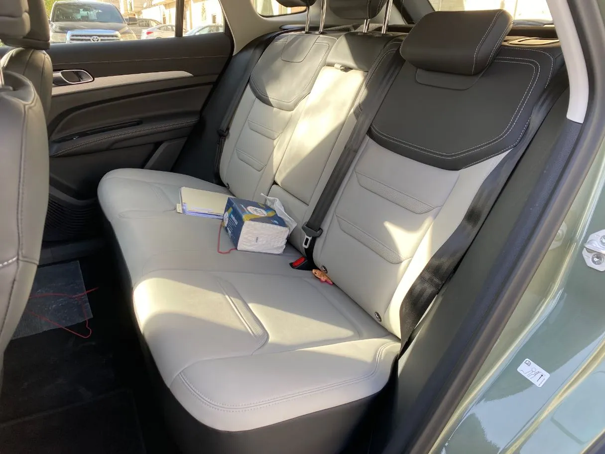 Car image 13