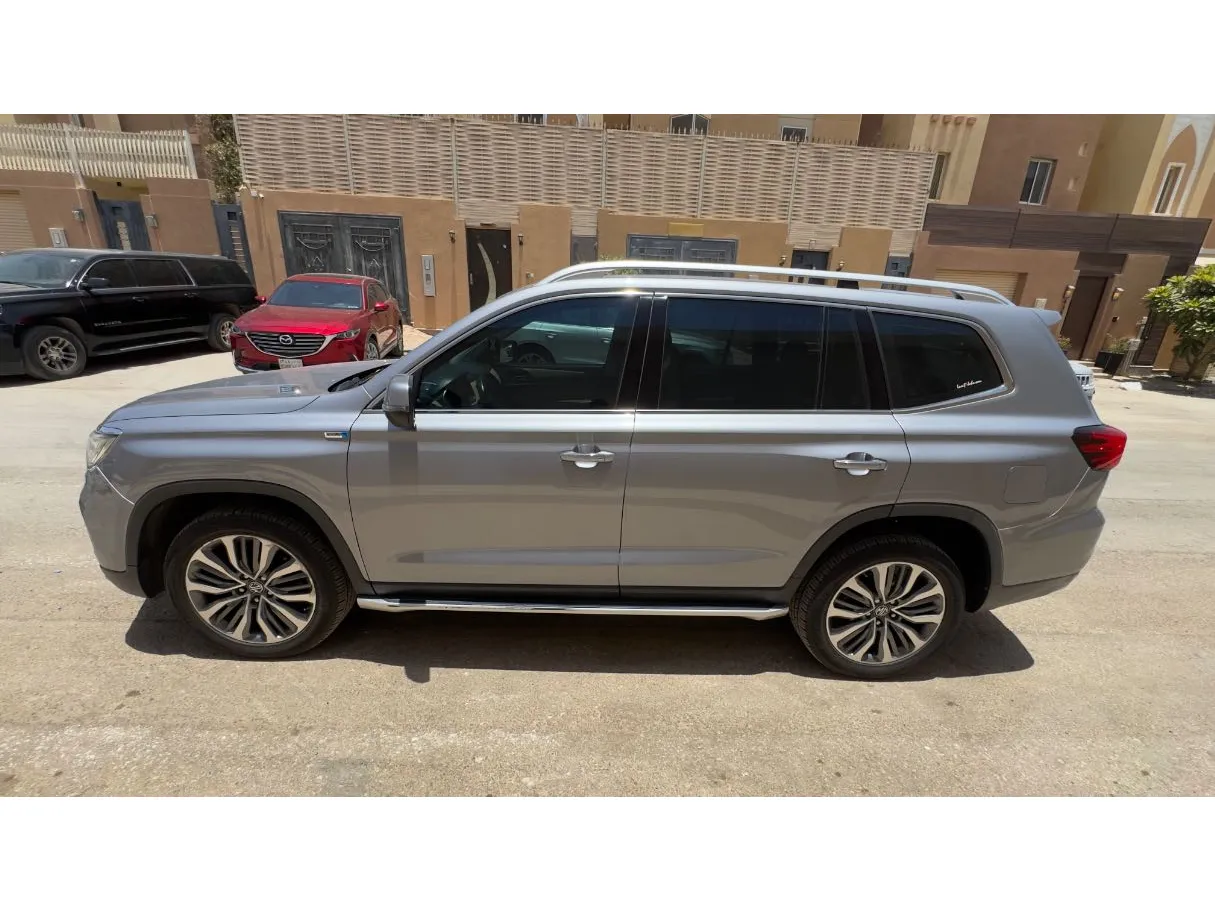 Car image 8