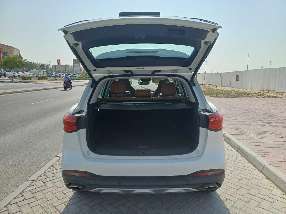 Car image 23