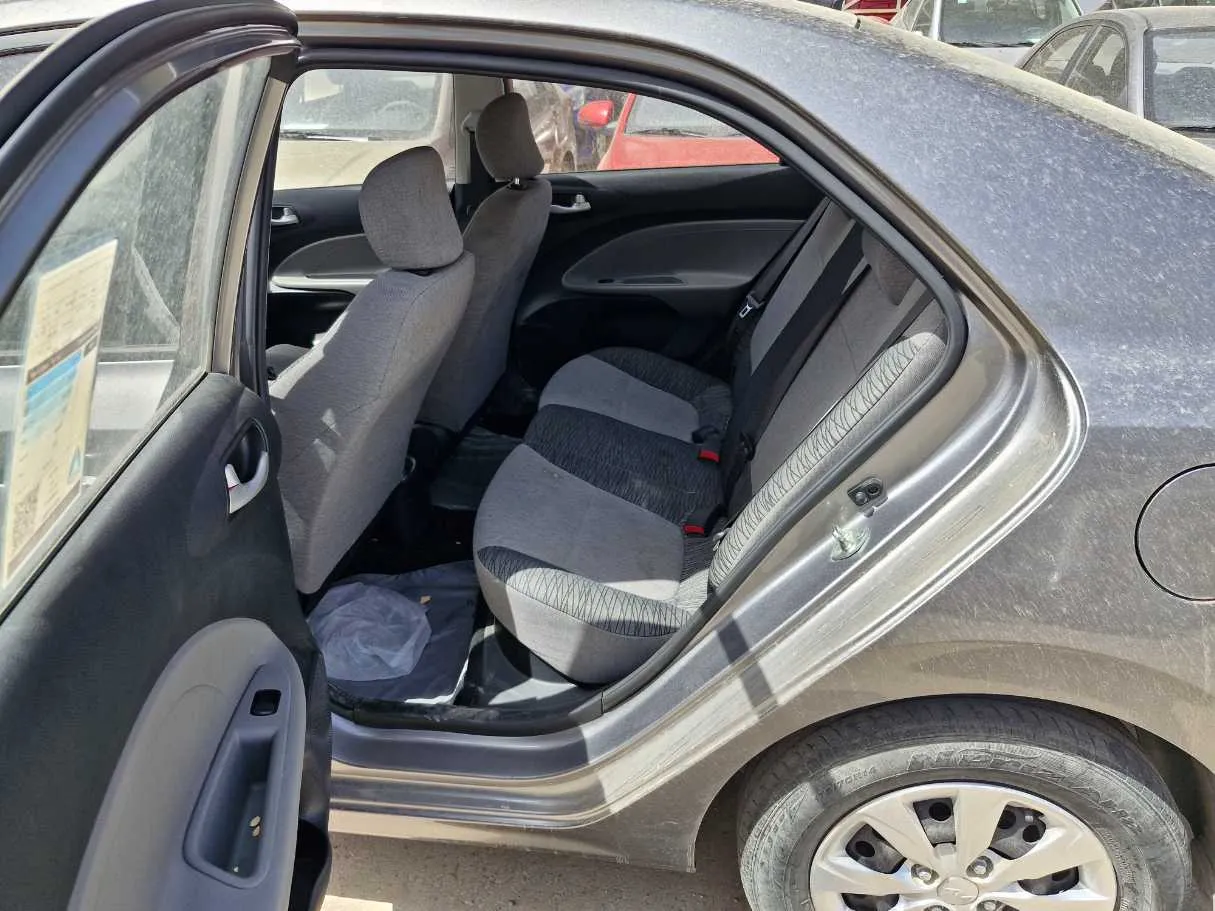 Car image 7