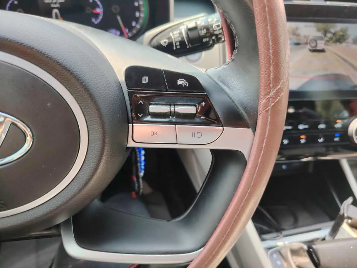 Car image 35
