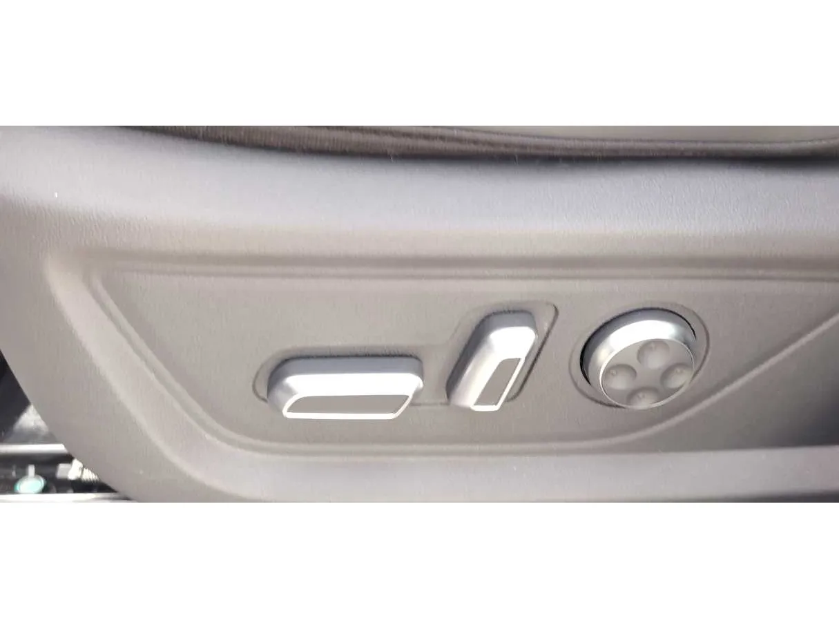 Car image 35
