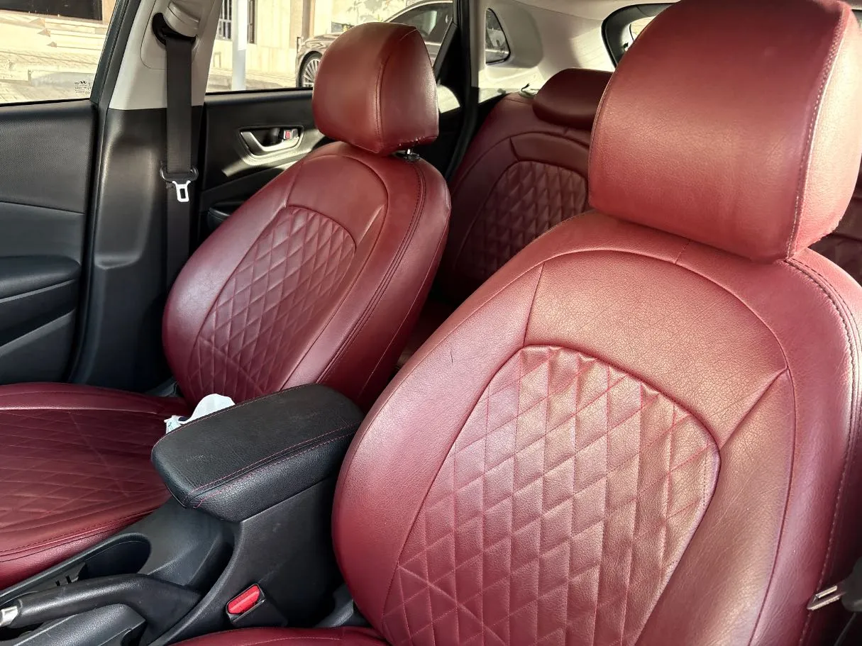 Car image 12