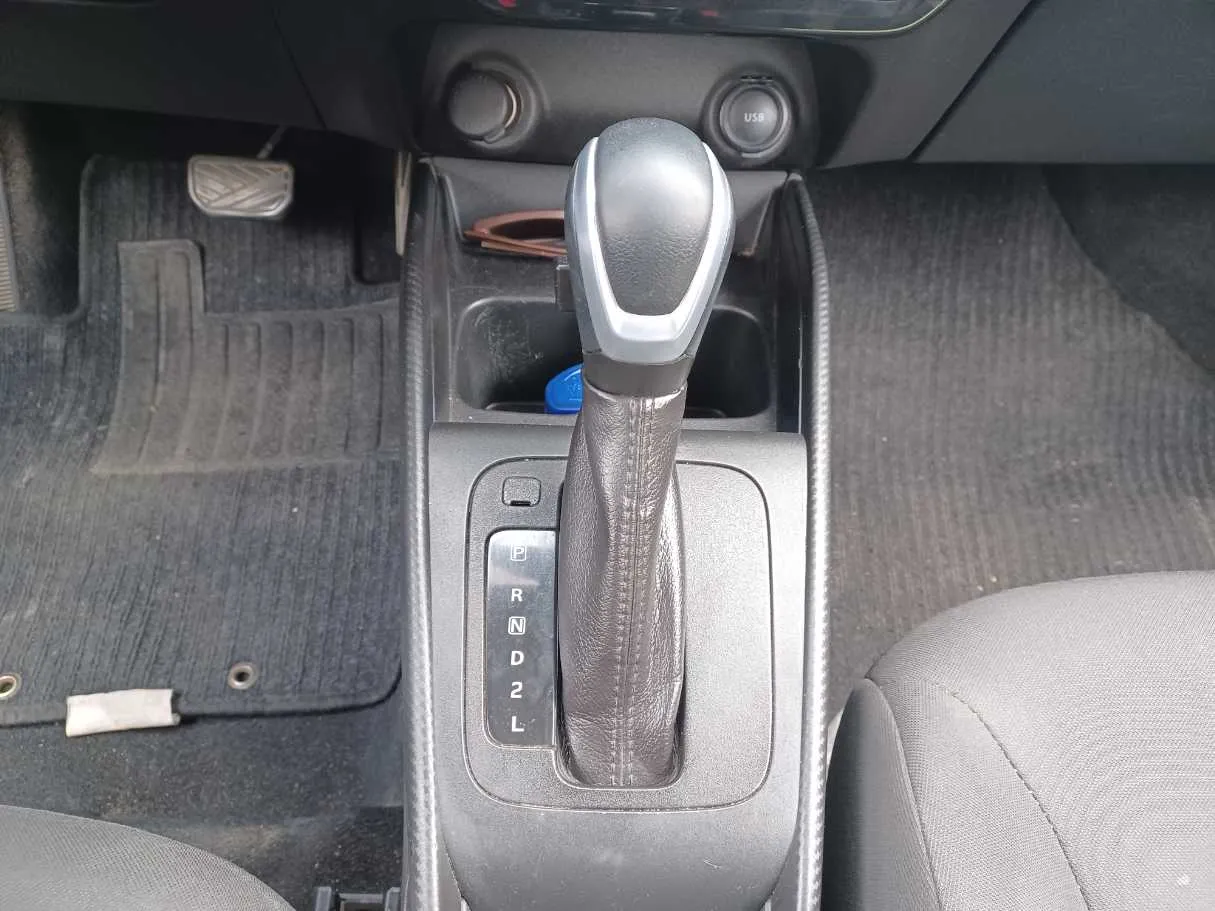 Car image 14