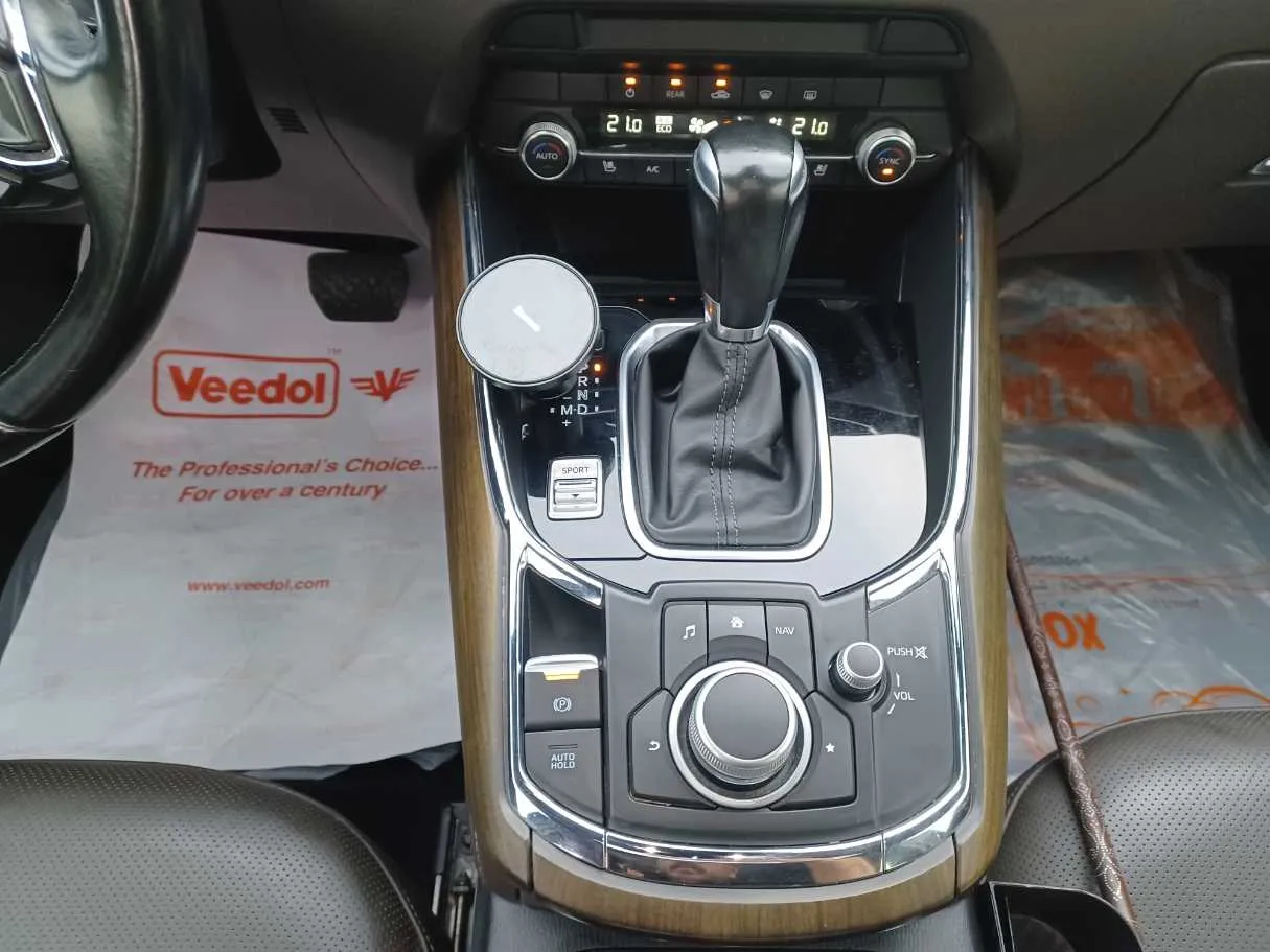 Car image 14