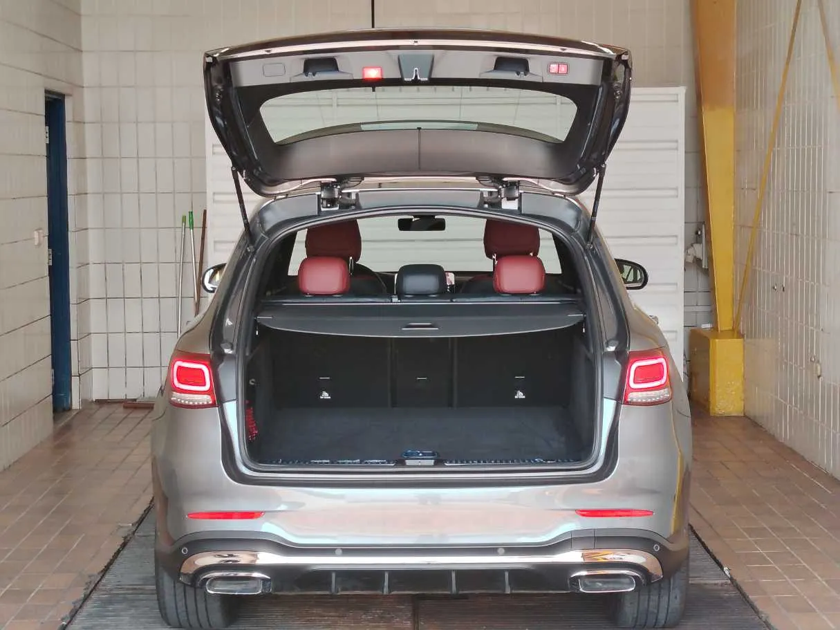 Car image 26